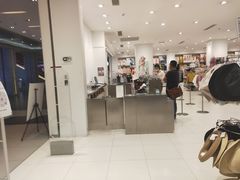 -优衣库(昆明七彩METOWN购物中心店)