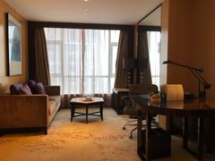 房间客厅-中山利和希尔顿酒店