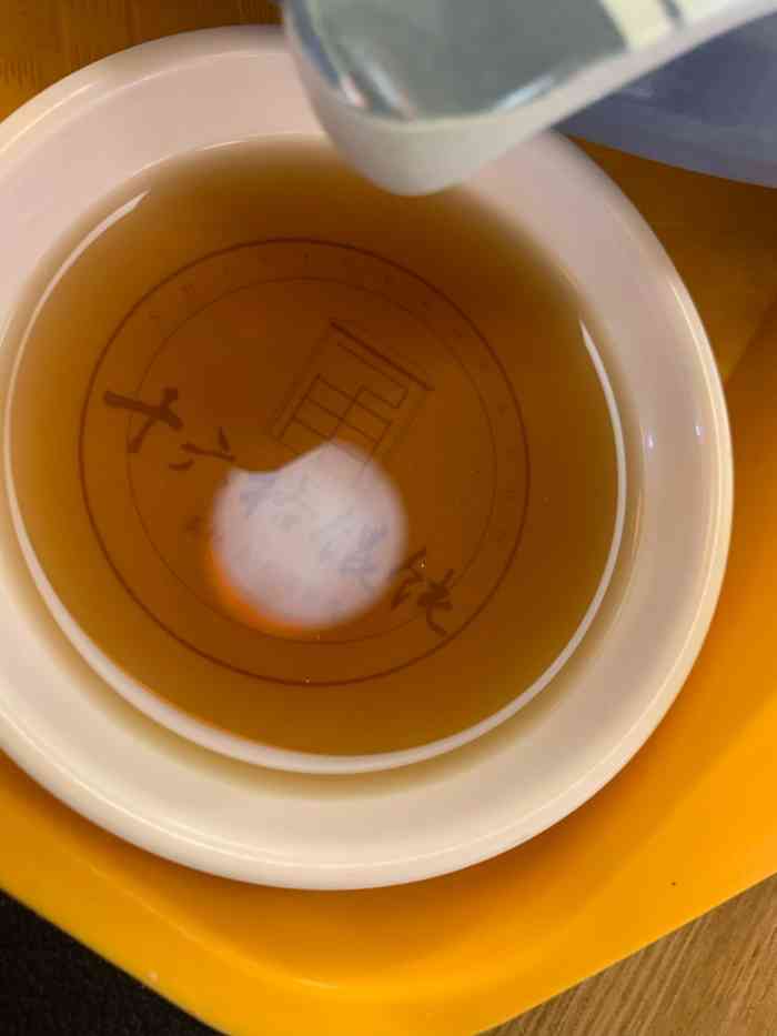 所以不用等太长时间,点了十六格格的馄饨和生煎包.