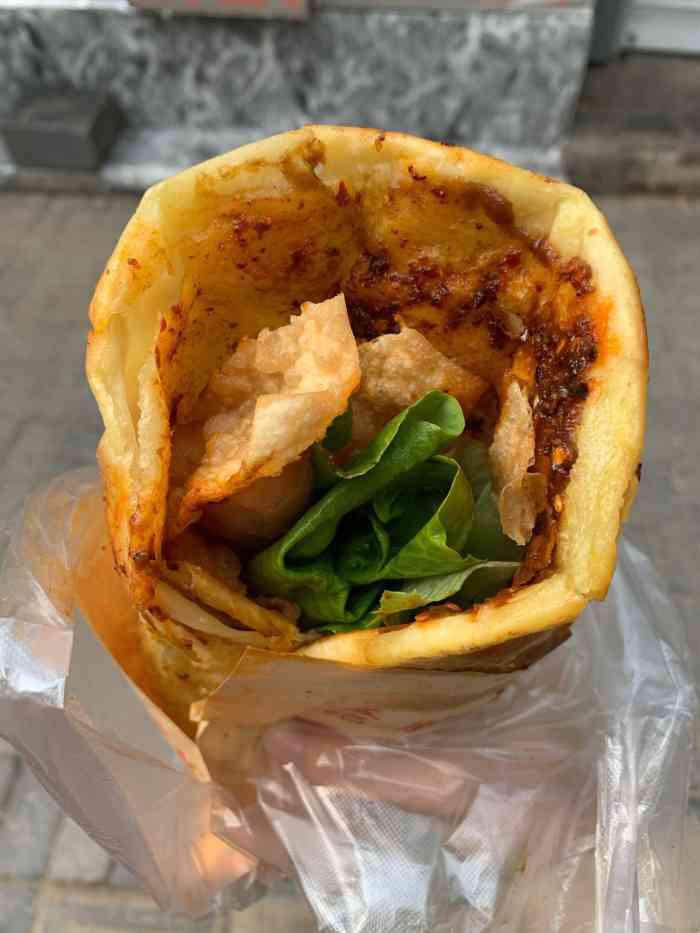 孟记脆皮鸡蛋灌饼-"[薄荷]环境:二十三中斜对面,附近小吃.