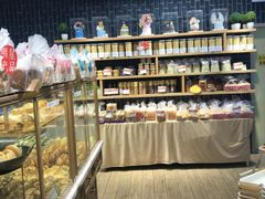 面包甜点陈列柜-皇家美孚·蛋糕外送(东部佳世客店)