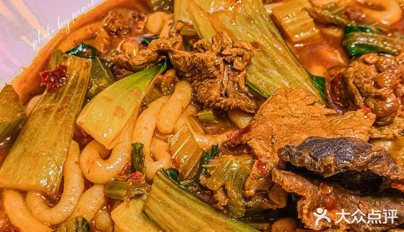 超大肉片的新疆炒米粉我在这里吃到了‼️