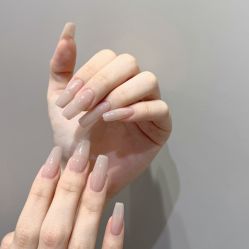 -花岐款式专研健康美甲沙龙