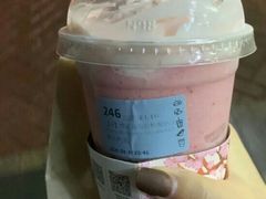 樱花莓莓胶原酸奶冻-瑞幸咖啡(同和金铂天地店)