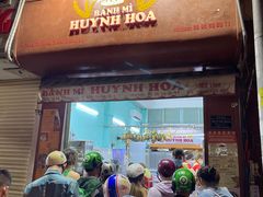 -Bánh Mì Huynh Hoa