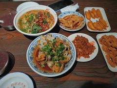 -爆炸头阿姨小四川正宗川味小吃(无任何分店)
