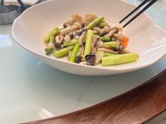 笋尖口蘑炒秋耳-南山酒肆(南山董事绘店)