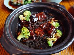 黑蒜普洱茶坛子肉-丽江金茂凯悦臻选酒店-滇香馆