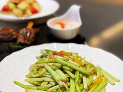 蒜蓉炒水芹-闻见中国海南菜(K11店)