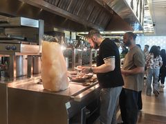-圣丰索菲特·2 On 988 Café 自助餐厅