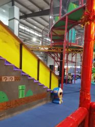 -趣玩空间蹦床乐园(临平旗舰店)