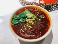 重庆地地道道的酸辣粉-雲蜀龙阁·金牌水煮鱼(方庄店)