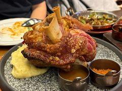 火焰烤猪肘-1886德国汽车餐厅(外滩中央店)