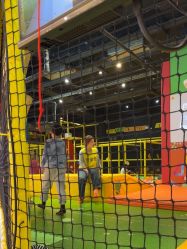 -蹦蹦跳跳(新奥购物中心店)