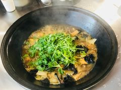 -粘豆包柴火铁锅炖