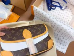 -小飞侠奢侈品回收 寄卖 养护(宝山宝龙广场店)