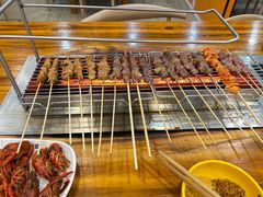 -哈尔滨小酒馆·鲜肉现穿自助烧烤(康新花园店)