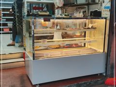 面包甜点陈列柜-许阿姨糕团店(南京总店)