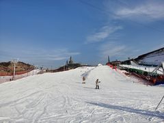 -采薇庄园四季滑雪场