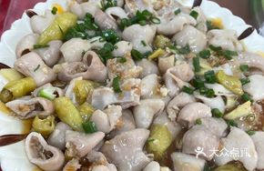 Steamed Pork Intestines with Pickled Chili