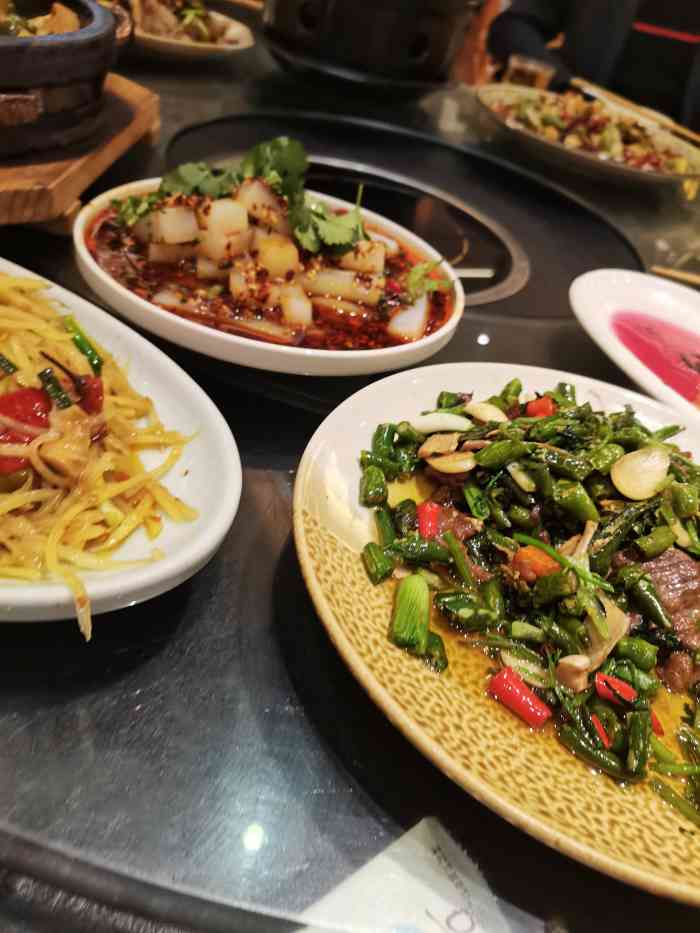 万州背二哥特色菜馆(黄泥磅店)-"朋友过生在这里摆了两桌,点了好多菜.