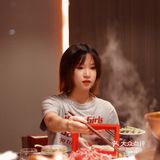 这家火锅店不止羊肉好吃！冰糖草莓也很好吃！