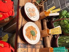 -帅巴人舅母子腊蹄民俗村