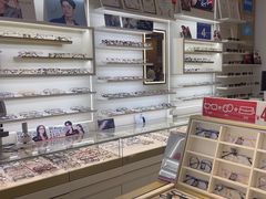 -美式眼镜·授权蔡司.依视路.尼康.豪雅.明月(南翔印象城店)
