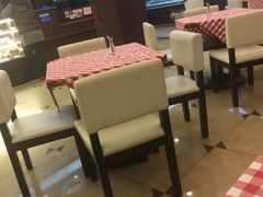 大堂-红宝石·鲜奶小方·海派西点房(南丹店)