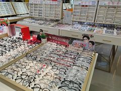 -美式眼镜·授权蔡司.依视路.尼康.豪雅.明月(人民广场店)