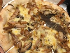 野生黑松露菌菇鸡肉比萨-必胜客(八一店)