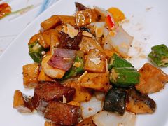 五彩雪花牛肉粒-宴会中心