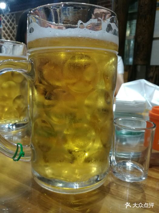 啤猴子龙虾烧烤-扎啤-菜-扎啤图片-济南美食-大众点评网