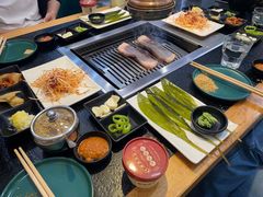 -臻牛烤肉