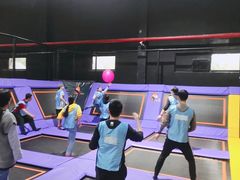 -嘿哟动霸CHUA·新潮玩运动娱乐中心·蹦床滑冰团建乐园