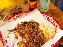 -席娜卡琳火车铁道夜市