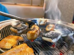 -围炉肉舍•炭烤活鳗•丹东海鲜烤肉(步行街店)