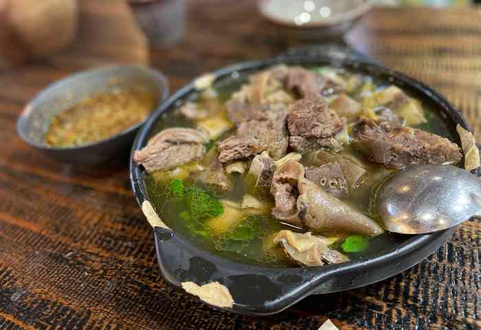 孙柏佤王宴-"晚上散步08路过店门口,都能听到咚咚咚的.