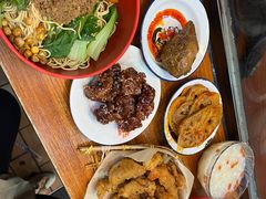 -爆炸头阿姨小四川正宗川味小吃(无任何分店)