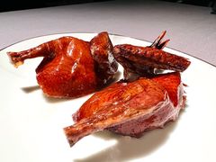 脆皮妙龄鸽-荣轩(新荣记环球金融中心店)
