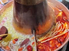 -果松木炭酸菜铜火锅·外婆参鸡汤