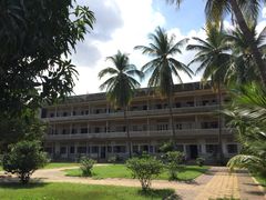 -吐斯廉屠杀博物馆