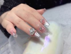 -UN·桃喜日系美睫美甲