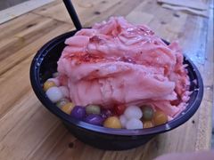 草莓味雪花冰-串妹花式冰粉(乐山总店)