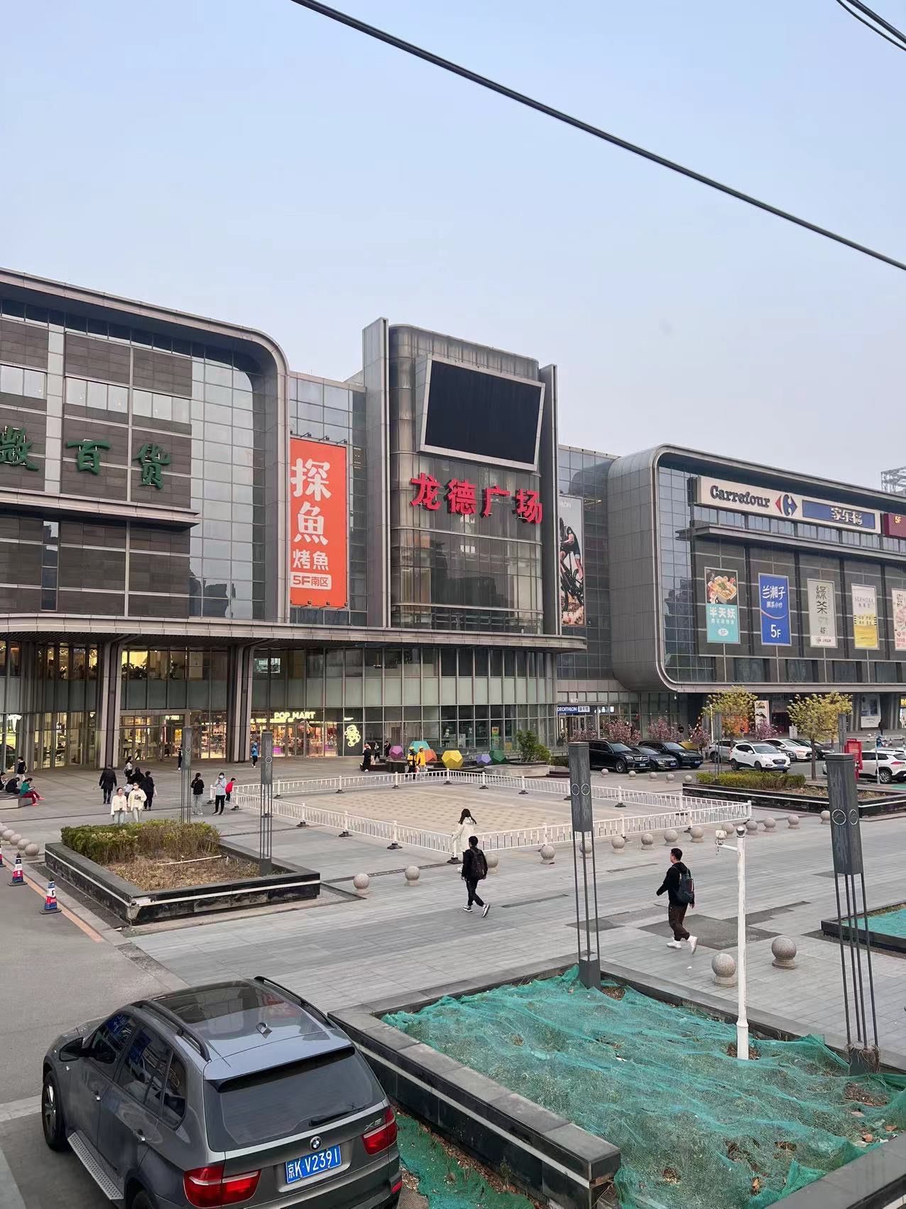 龙德广场广场真空旷啊