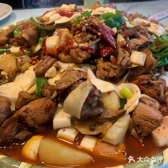 尕巴朗沙湾大盘鸡拌面(莱茵庄园美食一条街店)