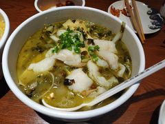 -渝是乎酸菜鱼(龙旗购物中心店)