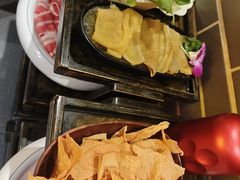 -宽板凳老灶火锅(台湾街店)