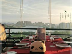 -迈豪国际酒店-百老汇旋转西餐厅