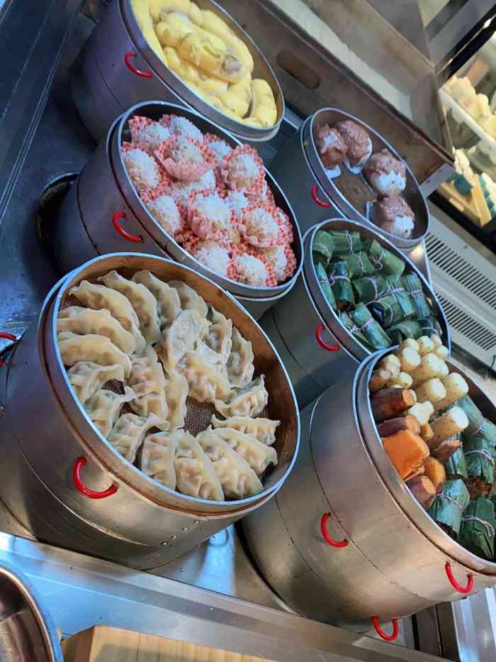 芝小官毛肚火锅海鲜自助餐厅(八佰伴南门店)-"[薄荷]环境:店里很大,吃